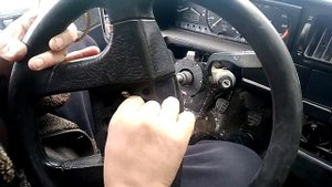 Замена подрулевого контакта звукового сигнала автомобиля Пассат б3.