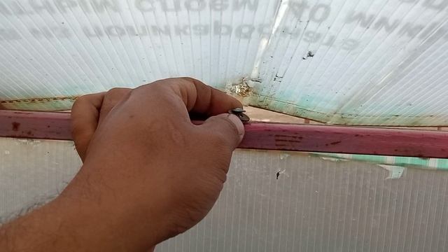 моя ошибка!мой неправильно закреплённый поликарбонат на теплицу, как я сделал и как делать не нужно смотреть онлайн