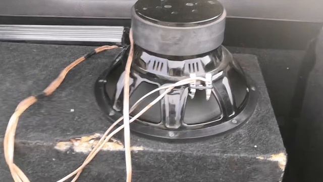 КАК ИГРАЕТ САБВУФЕР SWAT "12" НА ВАЗ 2112 смотреть онлайн