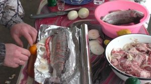 Форель запечёная в фольге на углях./ В гостях у Славика.