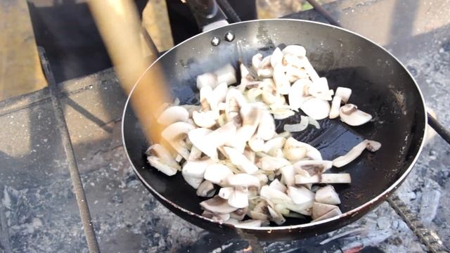 Скоблянка, картофель с мясом и грибами