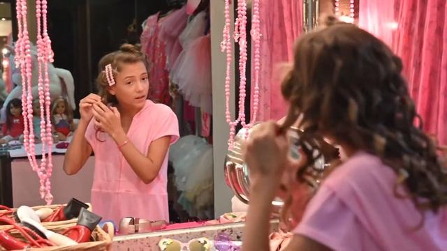 Peinado de los 80´s con Emi Grupo Kiins смотреть онлайн