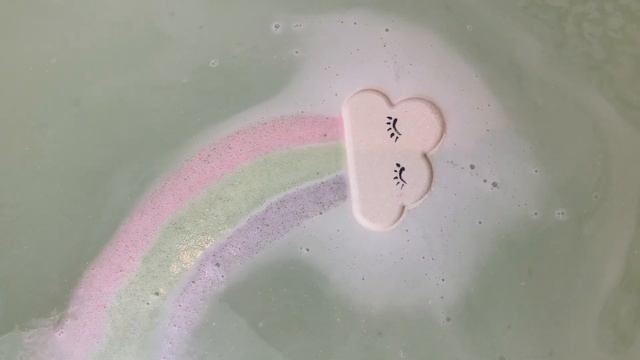 Бомбочка для ванны Облачко радужное смотреть онлайн