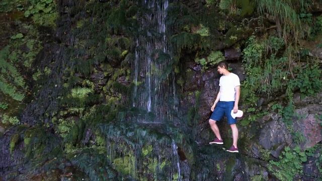 Водопад девичьи слезы недалеко от Сочи
