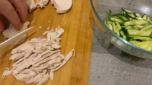 Салат с куриной грудкой.Вкусный и лёгкий салат.#салат#куриная.грудка#приготовление#еда #рецепт #