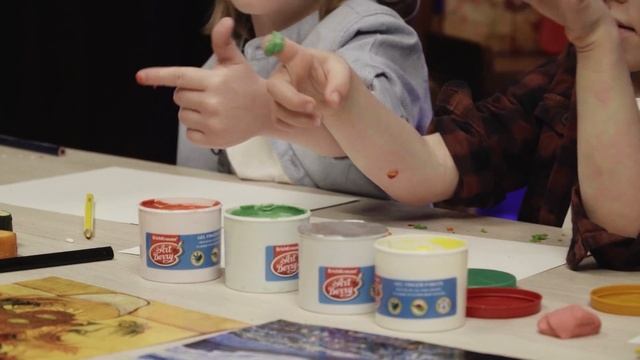 Пальчиковая живопись с малышами в стиле Ван Гога смотреть онлайн