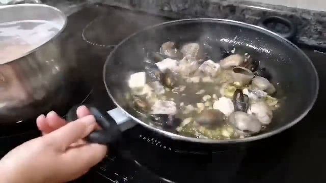 Испанская паэлья с морепродуктами