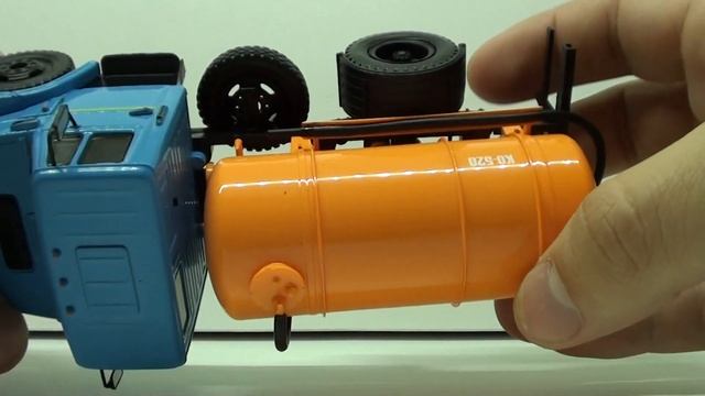 ЗИЛ-4333 КО-520 Ассенизатор 1:43 ЛЕГЕНДАРНЫЕ ГРУЗОВИКИ СССР | Modimio | № 5 ОБЗОР! смотреть онлайн