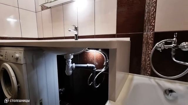 Столешница над стиральной машиной с опорой на ванну и монолитной раковиной «Севилья». смотреть онлайн