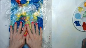 4. Делаем фон при помощи акрила и пищевой пленки