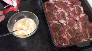 Безумно вкусные свиные отбивные под пикантной шубой для праздничного стола.