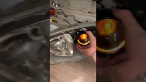 Хендай тибурон￼ (Hyundai Tiburon) Замена штатного биксенона на лед линзы своими руками