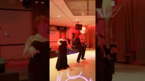 классный танец зятя и тёщи