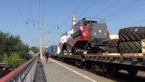 ВЛ80Т-1344 с комбайнами и грузовым поездом