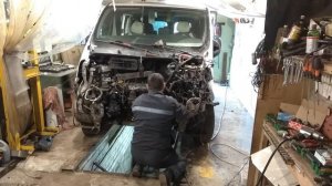 Снятие и установка двигателя Опель Виваро 2.5 CDTI. Часть1.