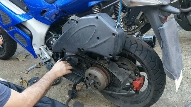 Gilera Dna Belt Change, Variator Inspection And Clean. How To Change A Drive Belt.