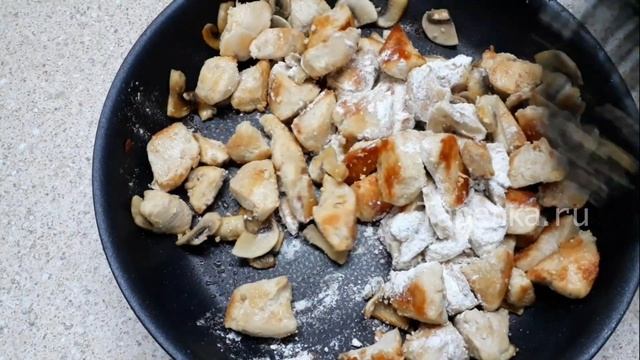 ВЕНГЕРСКИЙ ГУЛЯШ С КУРИЦЕЙ И ГРИБАМИ В СМЕТАННОМ СОУСЕ. ПРОСТО, СЫТНО И ОЧЕНЬ ВКУСНО. Простой рецеп