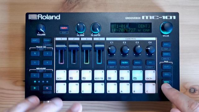 Roland MC-101 Tips - 90's House смотреть онлайн