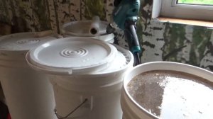 Как очистить мед после медогонки без ситечка.Пчеловодство в Канаде.