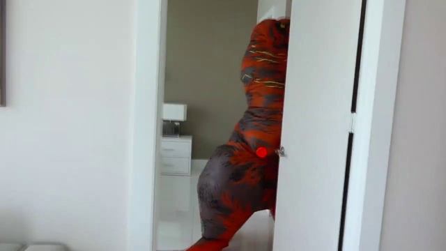 Bad Baby Гигантский Динозавр Напал на Детей Giant Dinosaur Attacks Kids смотреть онлайн