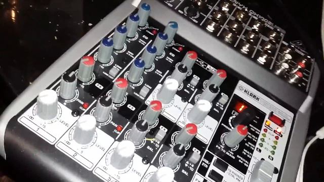 Tutorial. Consola Primera parte mixer Xenyx Behringer QX1002USB grabacion en vivo a Computadora смотреть онлайн