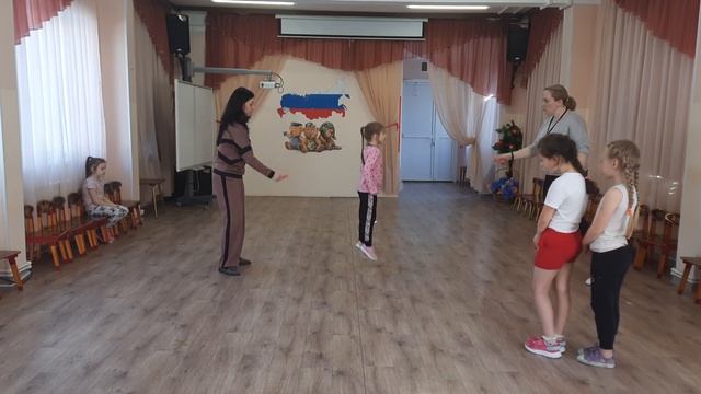 Эстафета 4 по 30сек длинная скакалка прыжки способом на двух ногах (девочки) смотреть онлайн