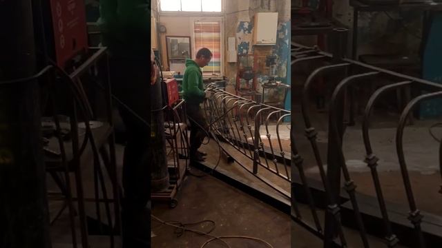 Сварка полукруглого балкона, с холодной ковкой. Welding of a semicircular balcony, with cold forgin