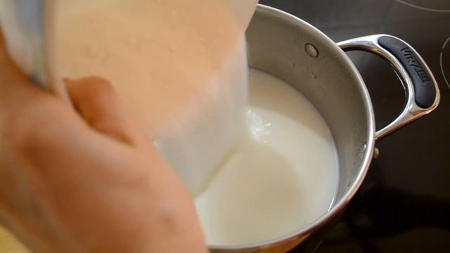 Домашняя СГУЩЕНКА Как сделать сгущенку дома Condensed milk смотреть онлайн