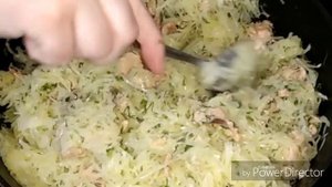 Пирог большой с капустой и рыбой.