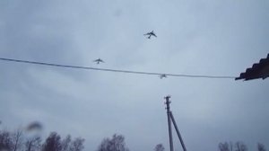 Боевые самолёты над мирной дачей:)