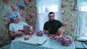 ДЕРЕВЕНСКИЙ ЧЕЛОВЕК ПРОКОРМИТ СЕБЯ САМ _ ПРИБИРАЕМ СВИНУЮ ТУШУ _ МОЖНО ОБОЙТИСЬ БЕЗ МАГАЗИНА