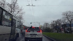 Дождливая дорога из Балаклавы в Севастополь на ул. Большая Морская 50, поиск парковочного места