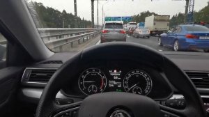 Ассистент движения в пробках Skoda Superb