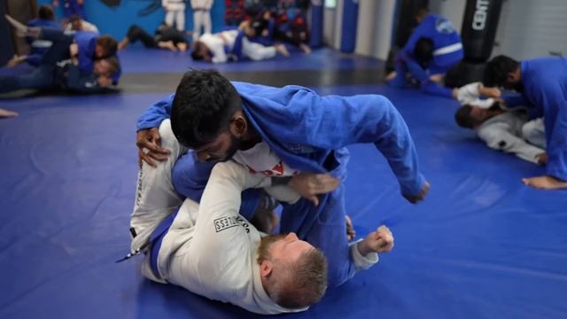 Fake White Belt BJJ Prank (Black Belt Poses As A White Belt) смотреть онлайн