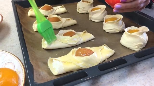 Слойки с творогом, абрикосами, персиками и ананасами! Слойка из дрожжевого теста.#слойки#