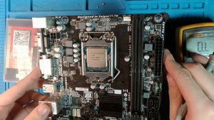 Обзор и ремонт Gigabyte H110M-S2V, и мутный DDR4 тестер.