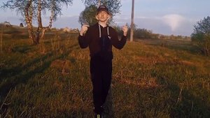 Танцевал под песню "Тополиный пух" 🤣
