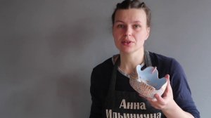 Курочка из красной глины с ангобом