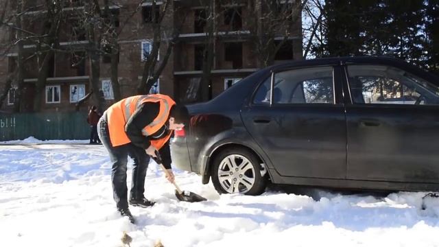 Застрял в снегу? Как выехать из снега? Что делать если машина застряла в снегу? Блогер лайфхак смотреть онлайн