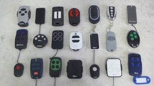 Универсальный пульт для шлагбаумов и ворот. Купить брелок с программированием в Минске