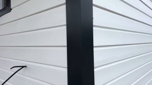 Сайдинг Деке D6s под брус пломбир на доме