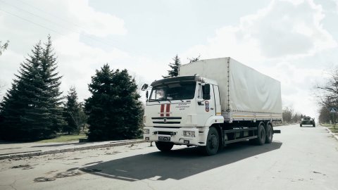 Как российские военные доставляют гумпомощь в Снигирёвку Николаевской области