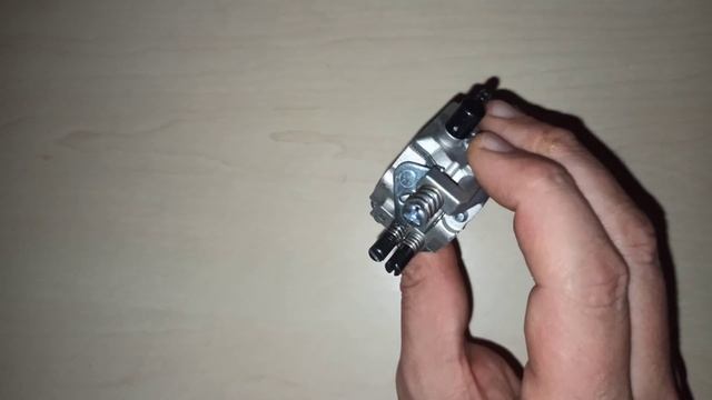 Как настроить карбюратор на китайской бензопиле. За что отвечают винты смотреть онлайн