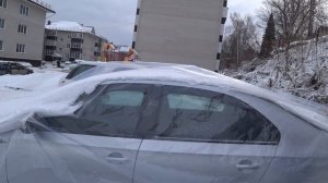 Лайфхак - как быстро очистить машину от снега