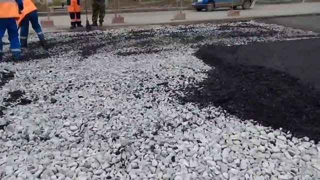 Ремонт пр. Ленина. Битумная смесь под щебнем. смотреть онлайн