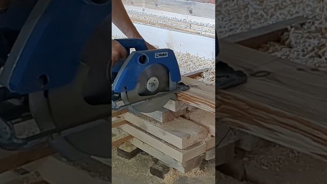 Как ровно отрезать доску