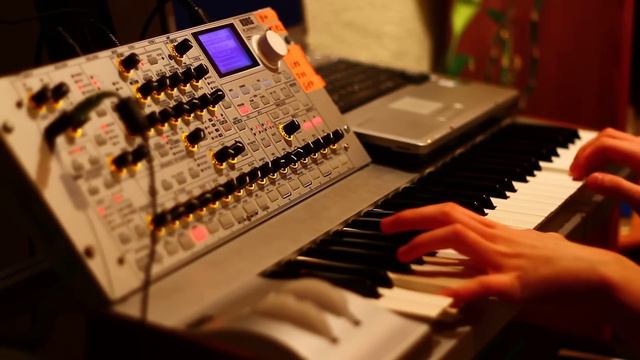 Tears for Fears - Mad World on Korg Radias смотреть онлайн