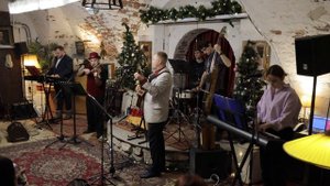 Grand Positive - «Колыбельная Иисусу» («Спи, Исусе, спи...») (старинная колядка)