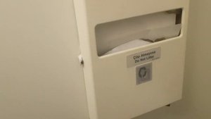 Как устроен туалет в самолете Airbus_ Пеленальный столик!