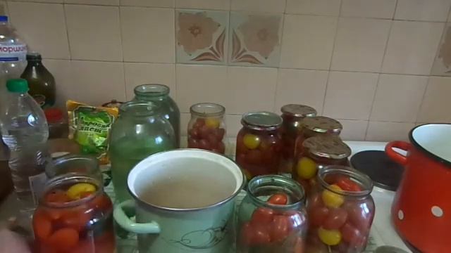 Томаты маринованные ,кисло- сладкие,по моему любимому рецепту.